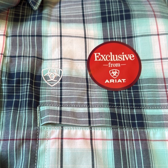 30 % off for party! NWT Ariat brand Men's Blue Plaid Short Sleeve Shirt - Picture 3 of 10